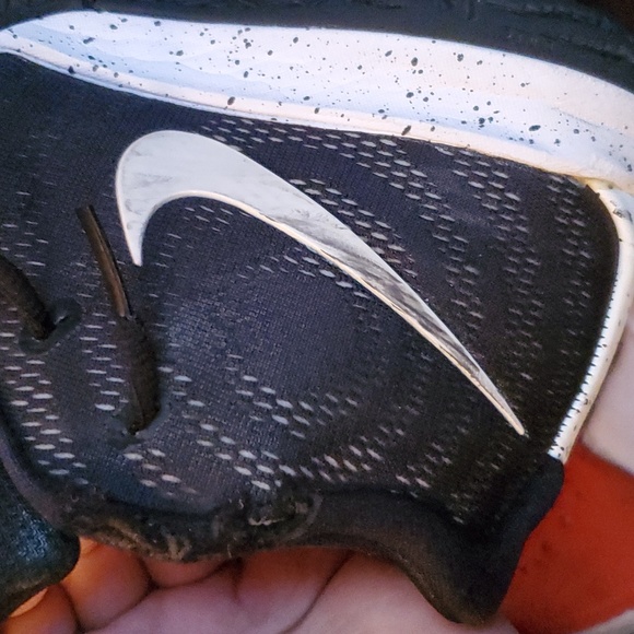 Nike Black and White Men's Shoes - Picture 5 of 5